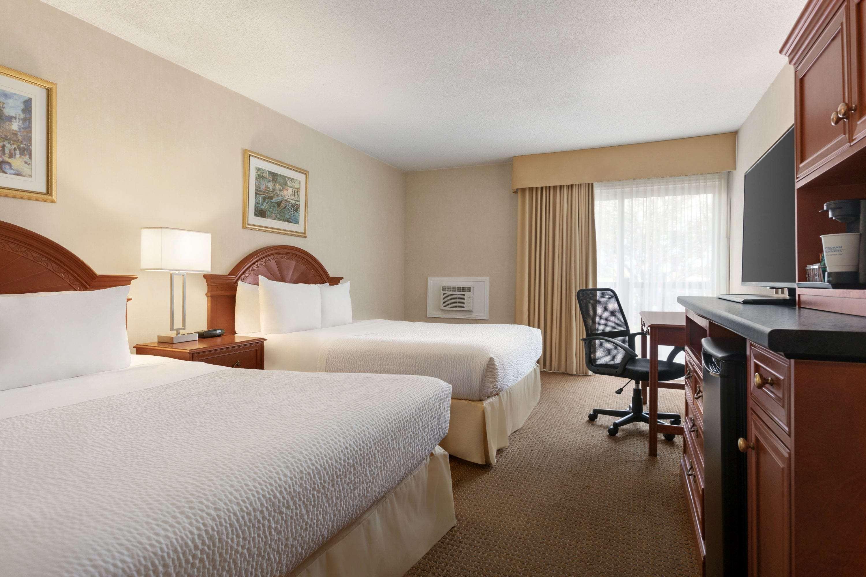 Days Inn By Wyndham London Ngoại thất bức ảnh