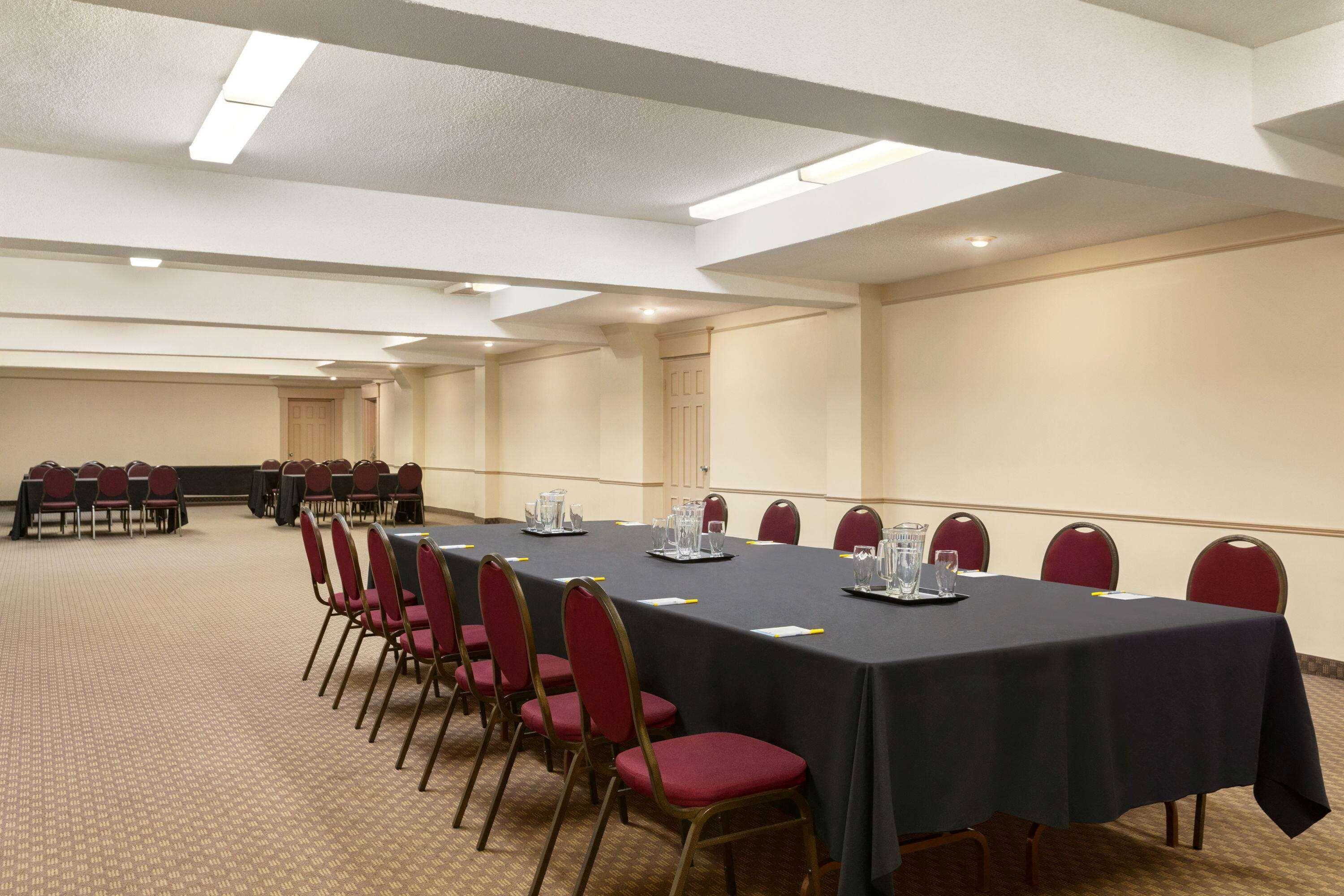 Days Inn By Wyndham London Ngoại thất bức ảnh