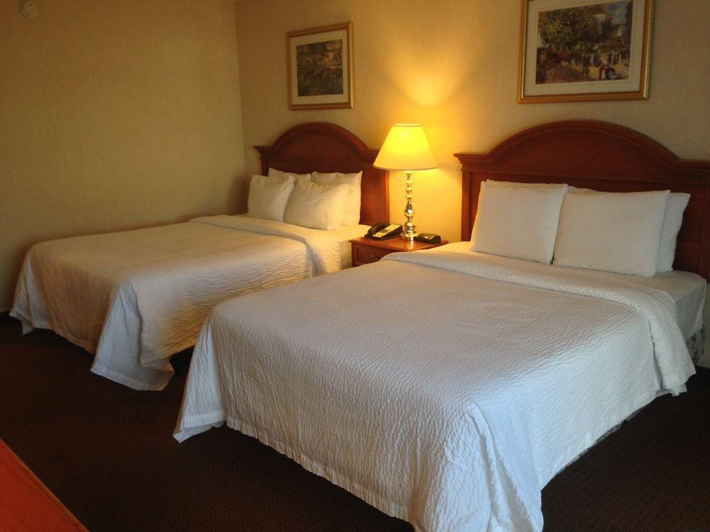Days Inn By Wyndham London Ngoại thất bức ảnh
