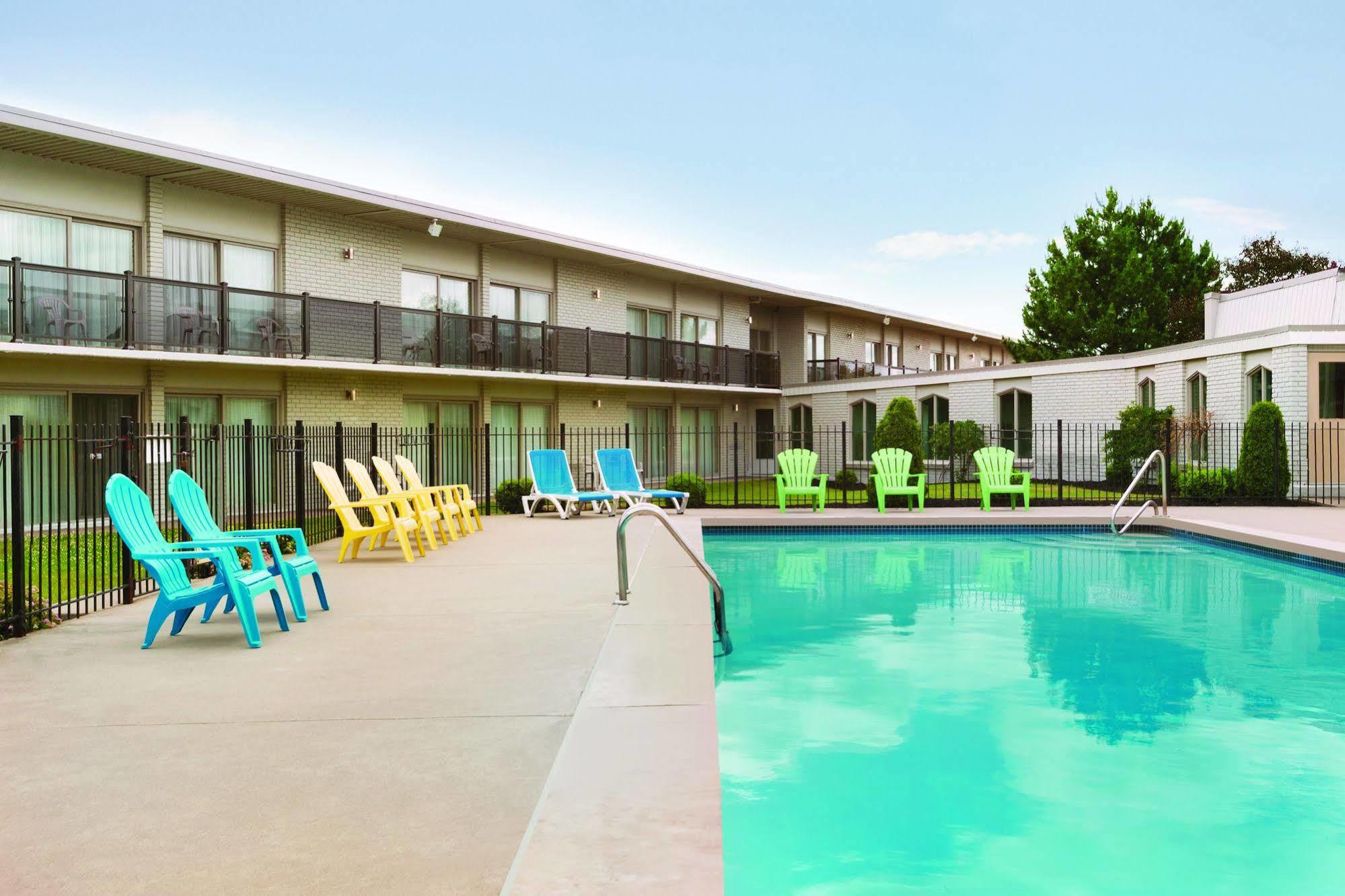 Days Inn By Wyndham London Ngoại thất bức ảnh